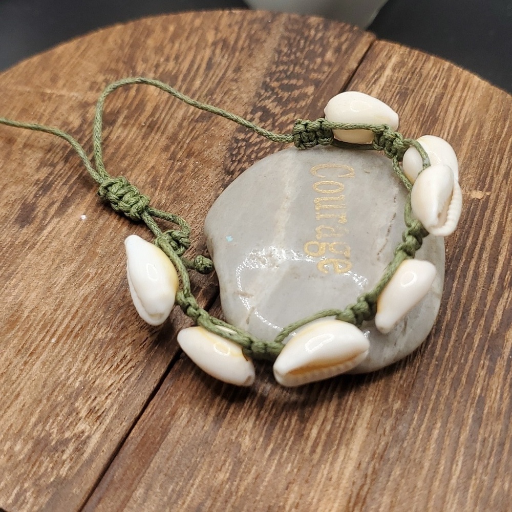 B2822 cowrie seashell brutalist‎ beachy bracelet